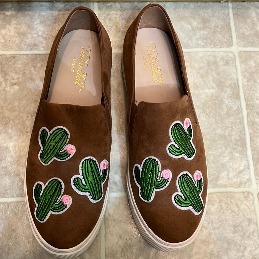 Ariat shoes . Slip inside . Worn once.